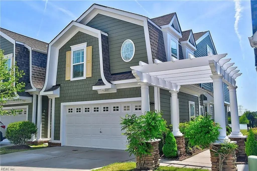 212 Stowe Dr, Suffolk