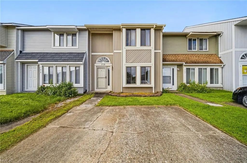 719 Waters Dr, Virginia Beach