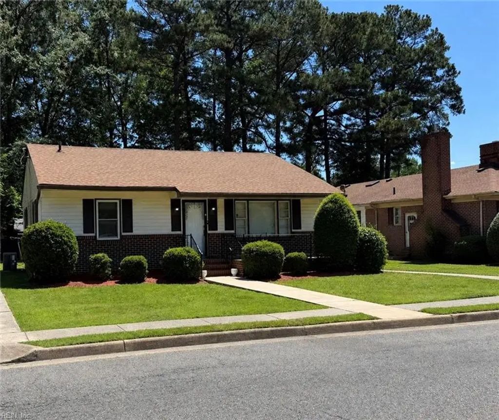 213 S College Dr, Franklin