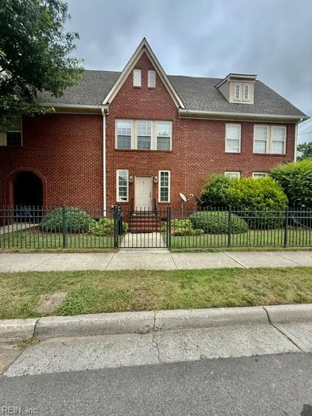 200 Maple Ave, Norfolk