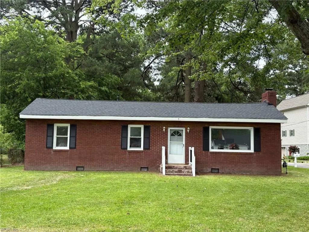 9 Pine Ln, Hampton