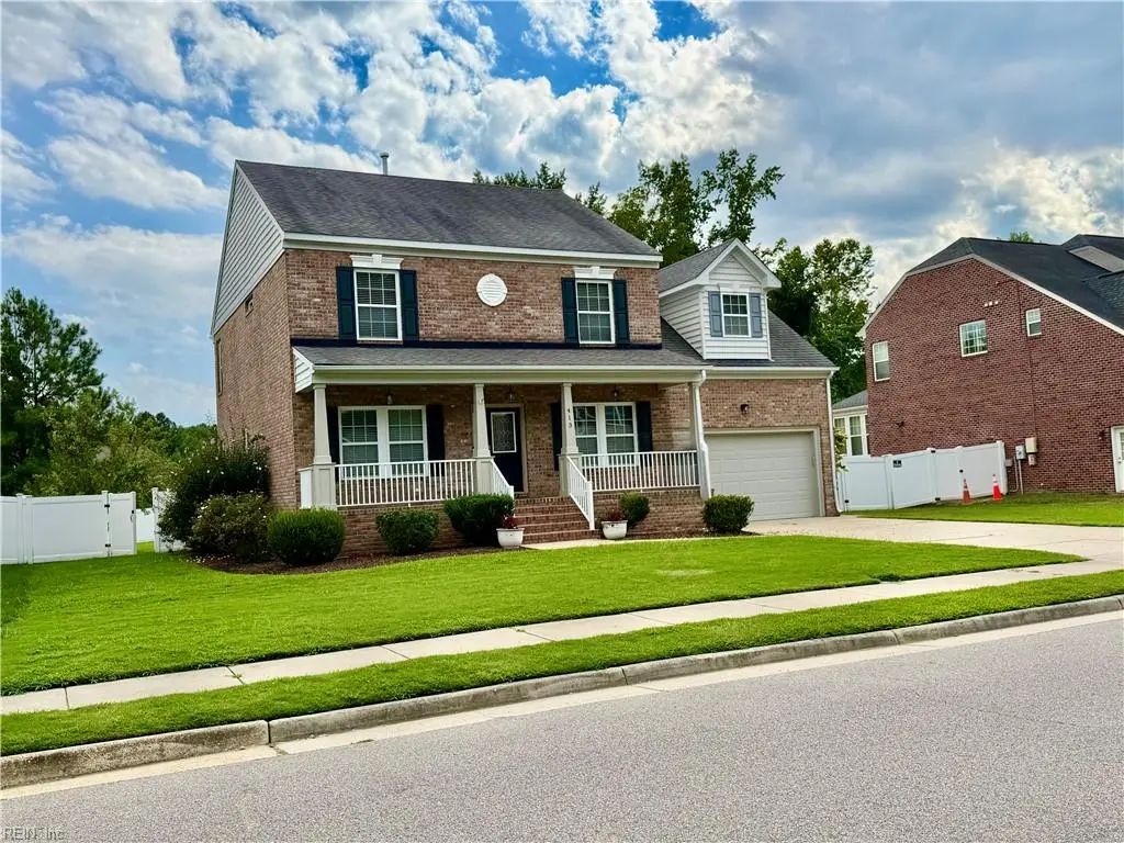 413 Quaker Ridge Ct, Suffolk