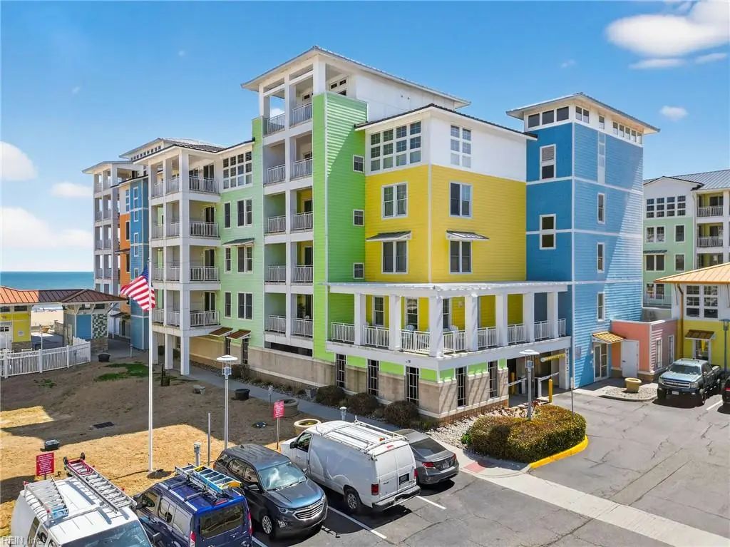 3738 Sandpiper Rd, Virginia Beach