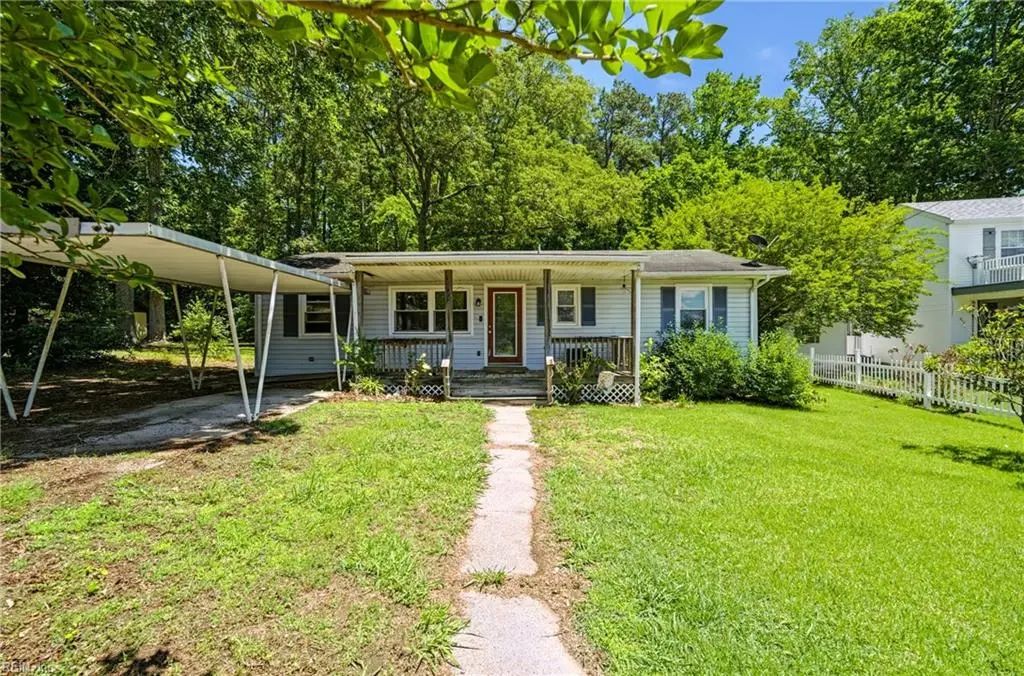 196 Beach Dr, Middlesex County