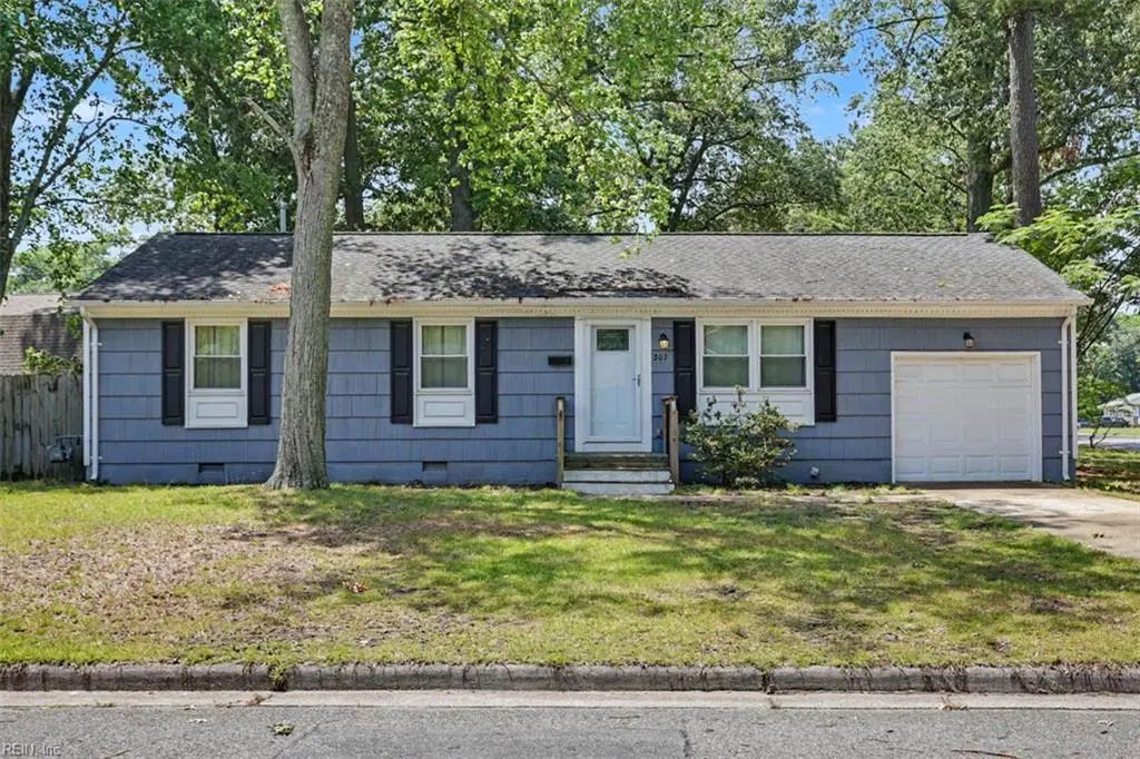 207 Robinson Dr, Newport News