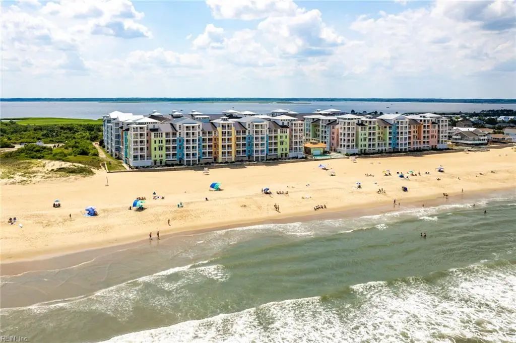 3738 Sandpiper Rd, Virginia Beach