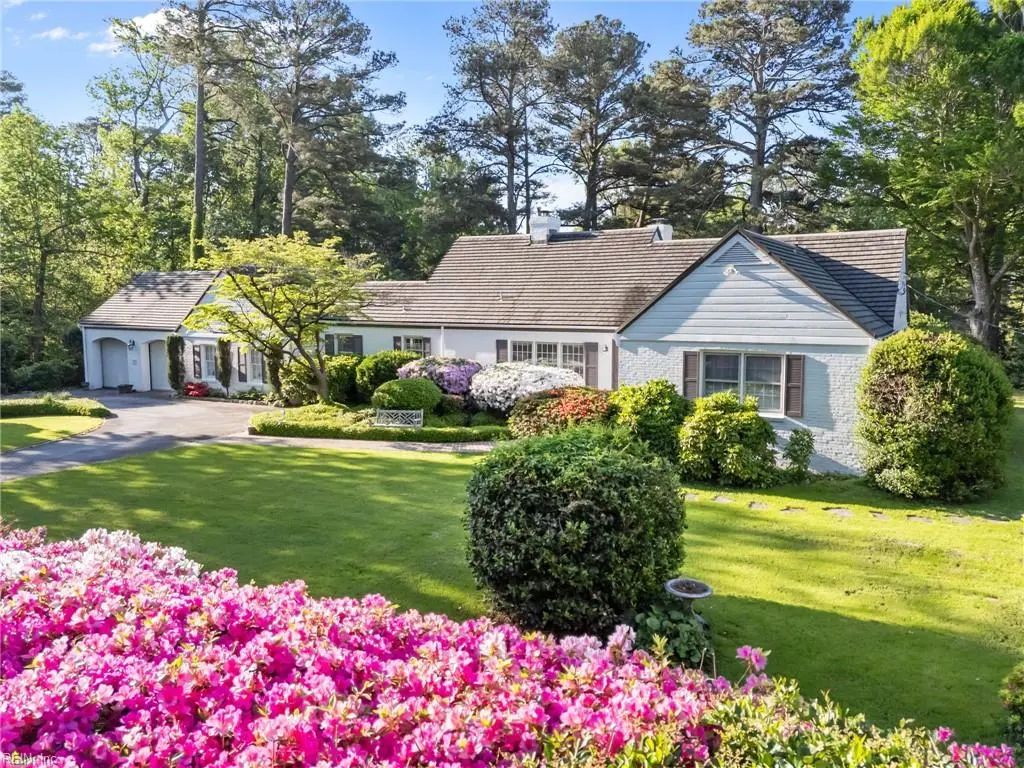 1005 Bay Colony Dr, Virginia Beach