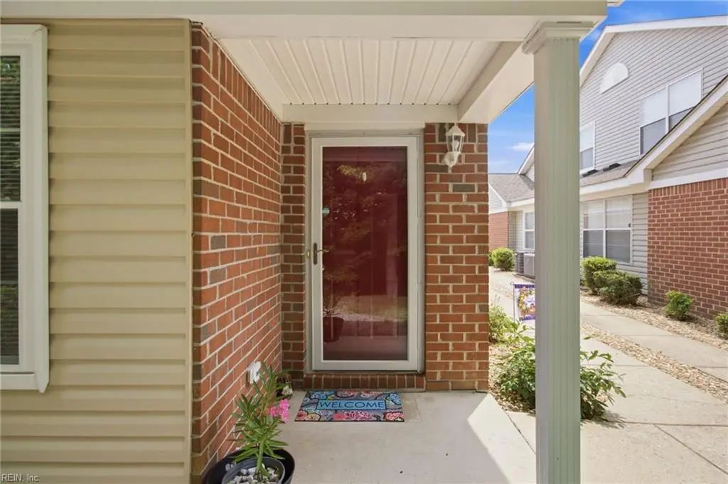 713 Oak Mill Ln, Newport News