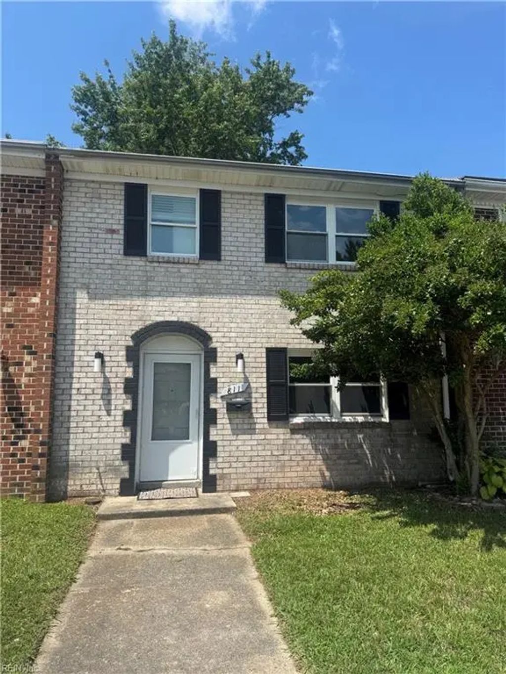 811 Cathedral Dr, Virginia Beach