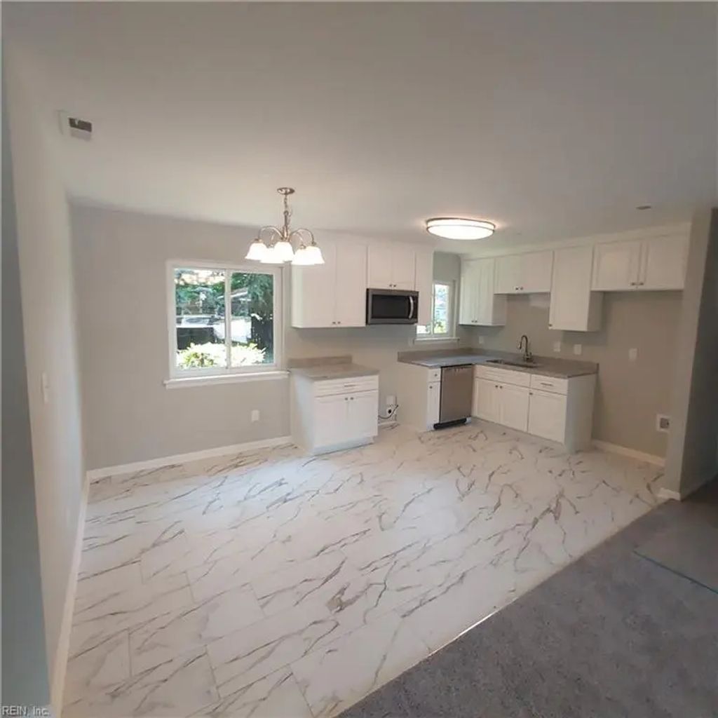 121 Duval Ct, Hampton
