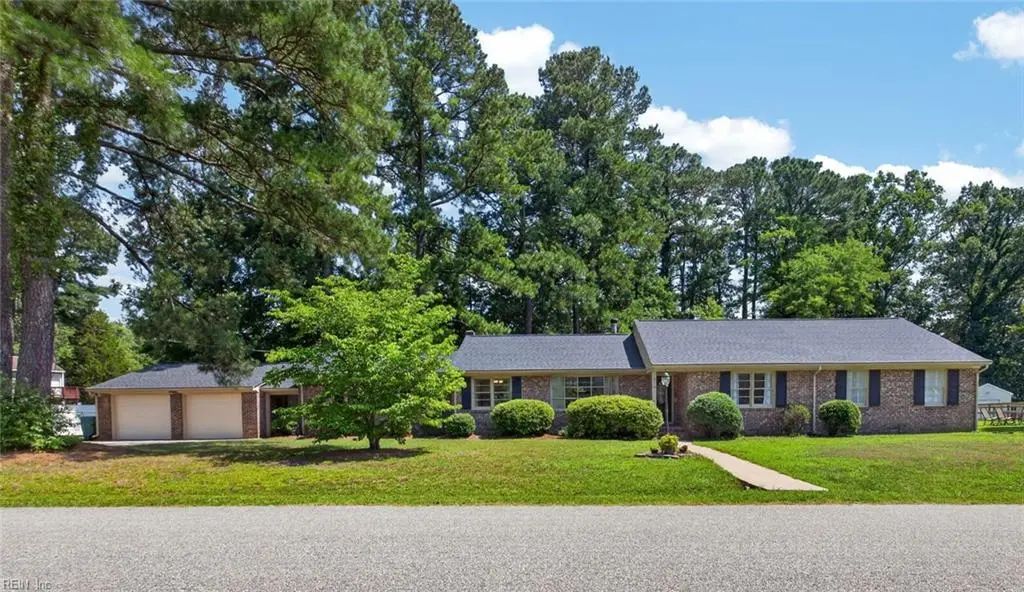 313 Pond Dr, Suffolk