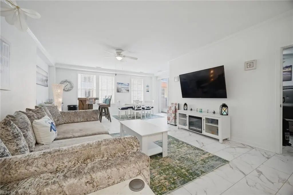 3738 Sandpiper Rd, Virginia Beach