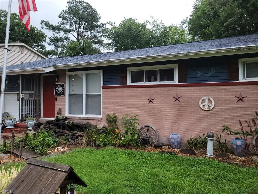 3307 W Weaver Rd W, Hampton