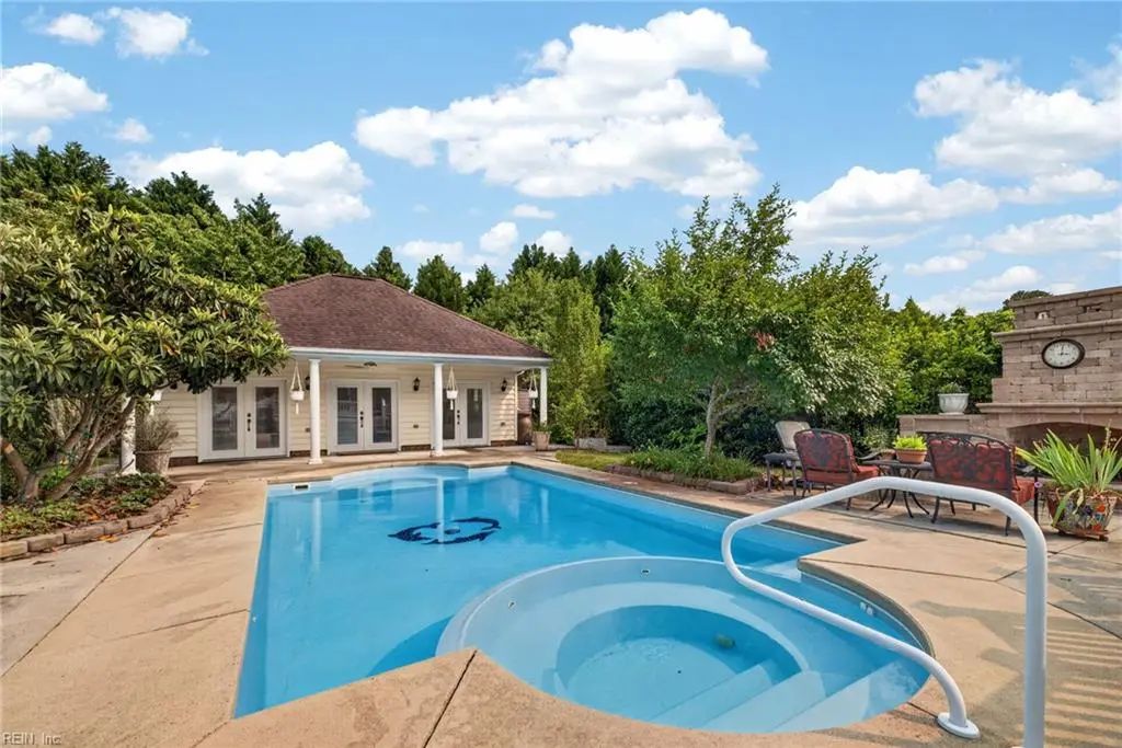 1864 Mayberry Dr, Virginia Beach