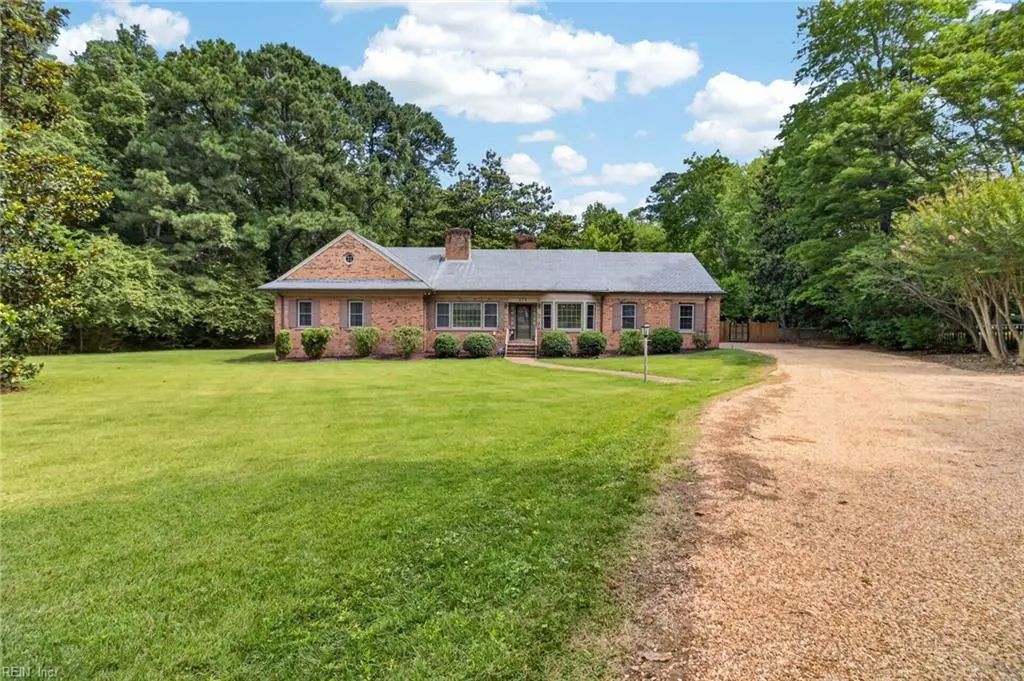 279 Colonial Trl E, Surry County