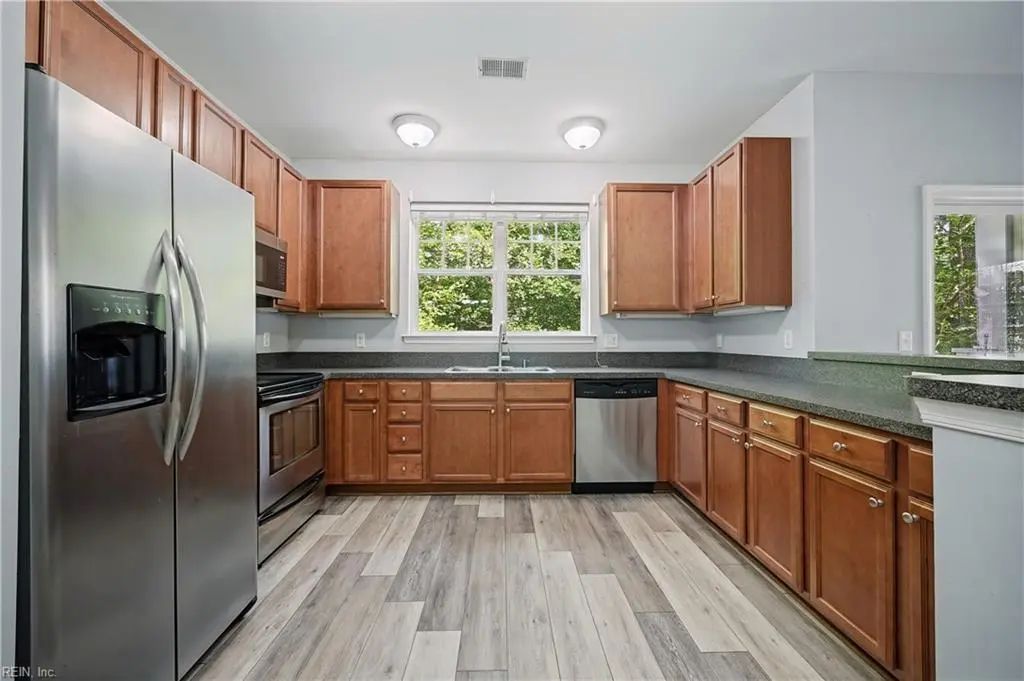 912 Southmoor Dr, Virginia Beach