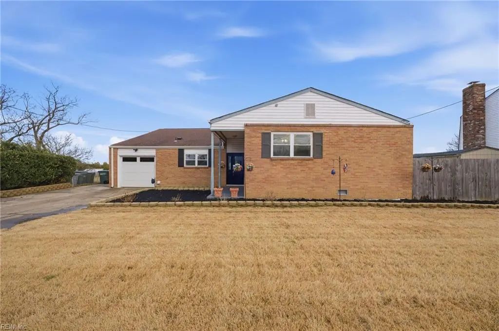 102 Diggs Dr, Hampton