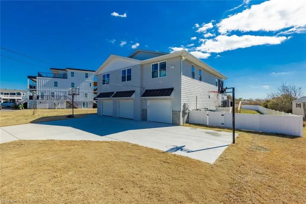 309 Sea Scape Rd, Virginia Beach