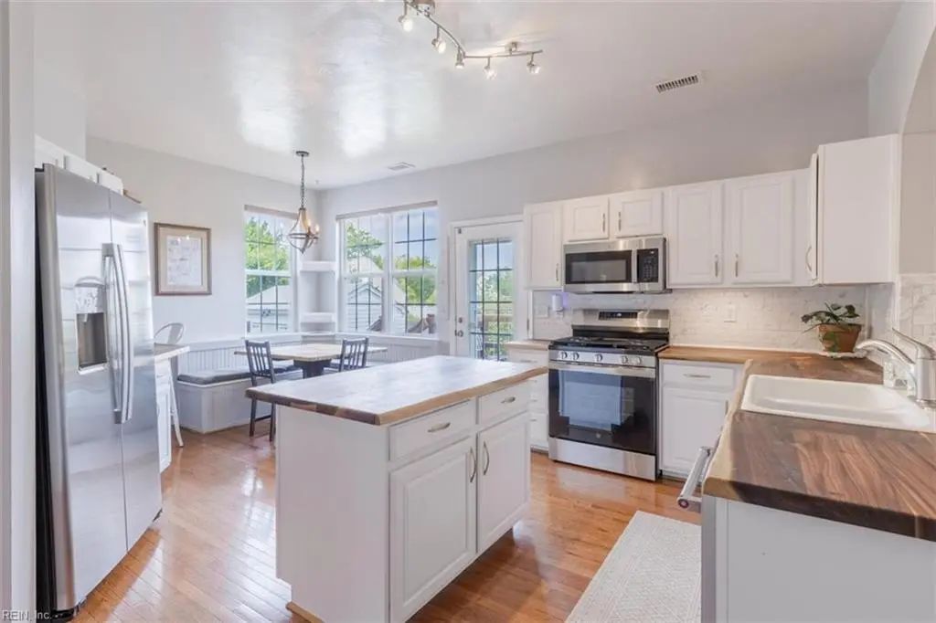 1816 Sunsprite Loop, Chesapeake