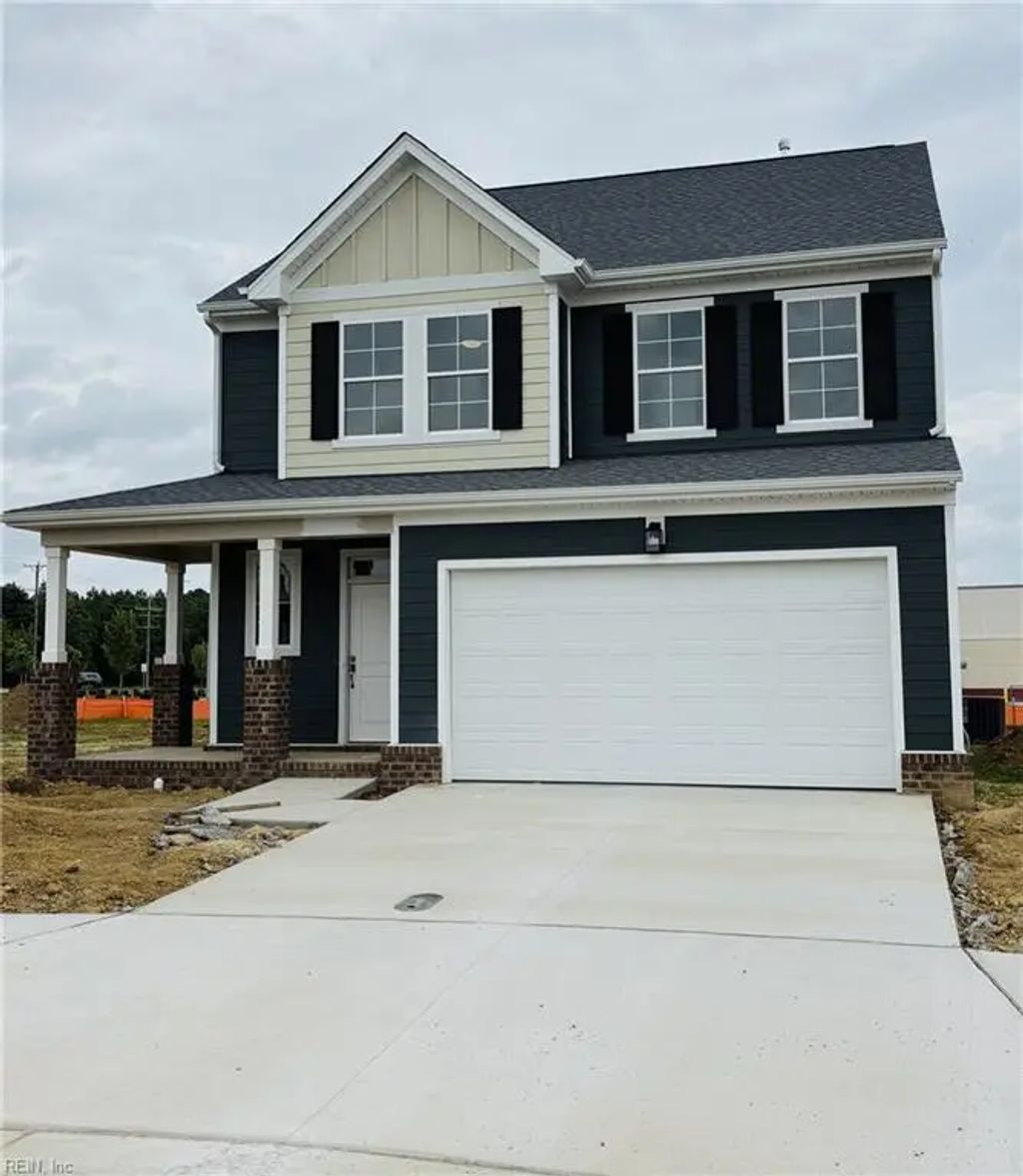 334 Station Dr, Suffolk