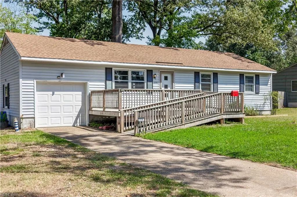 208 Collins Dr, Newport News