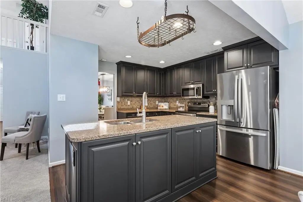 962 Heathland Dr, Newport News
