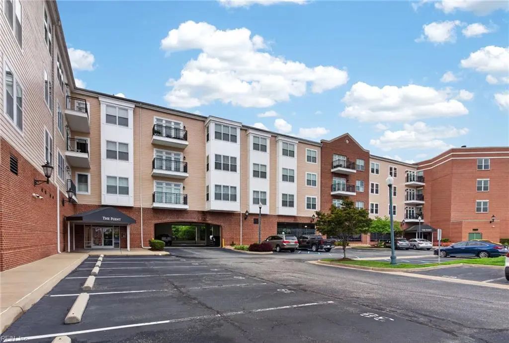 670 Town Center Dr, Newport News