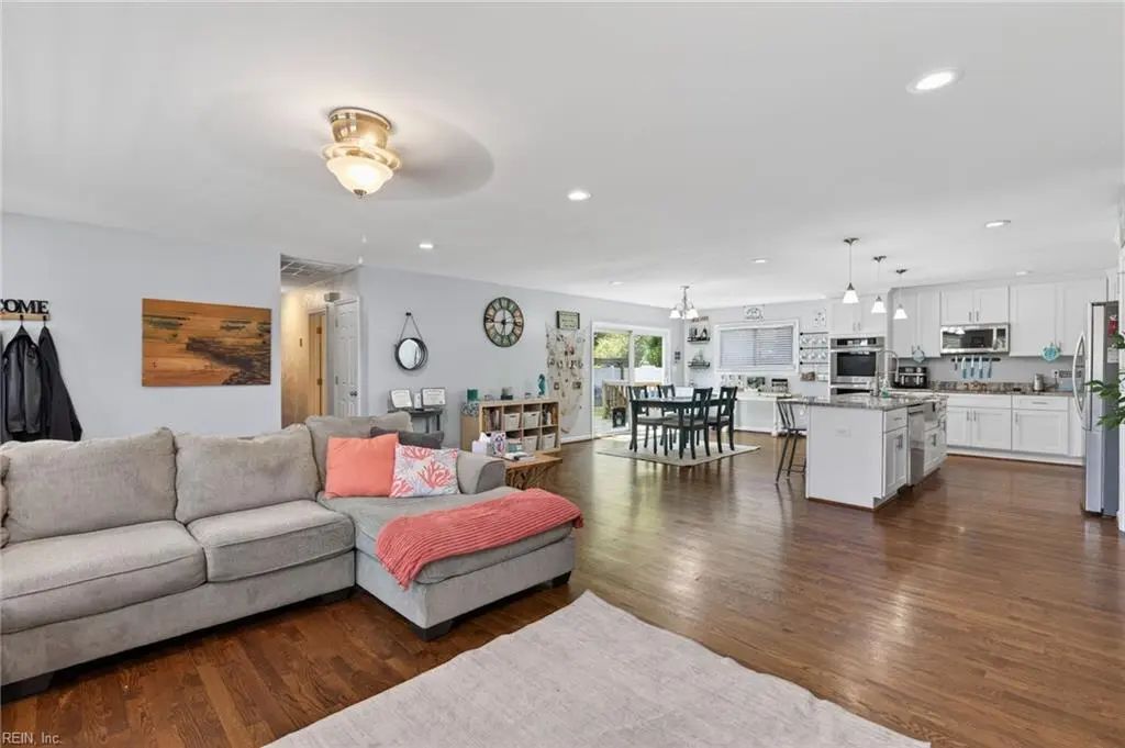 453 Caren Dr, Virginia Beach