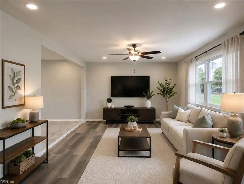 704 Lord Nelson Dr, Virginia Beach