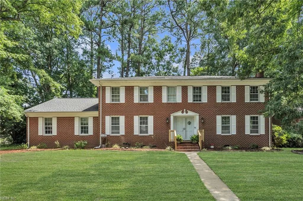 2949 Prince Of Wales Dr, Chesapeake