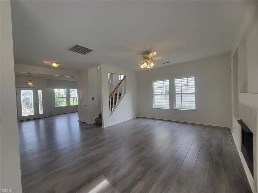 616 Lake Shores Dr, Portsmouth