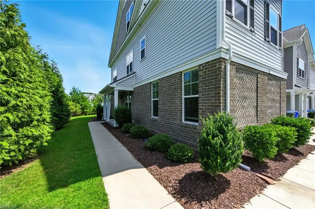 301 Sikeston Ln, Chesapeake