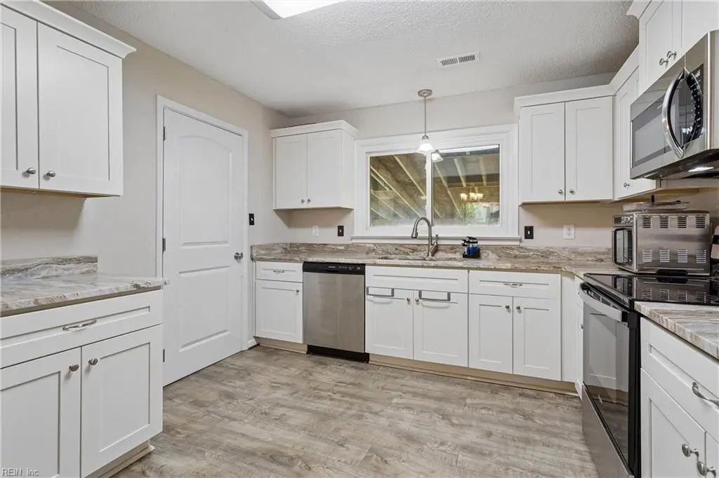 588 Windjammer Cres, Newport News