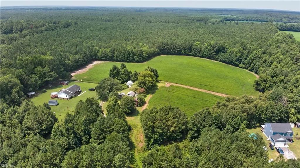 2249 Hosier Rd, Suffolk