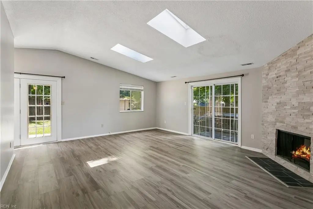 91 Stanley Dr, Newport News