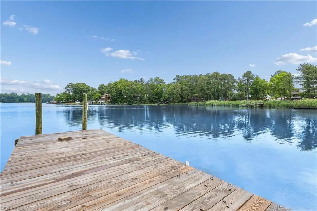 975 Lacon Dr, Newport News