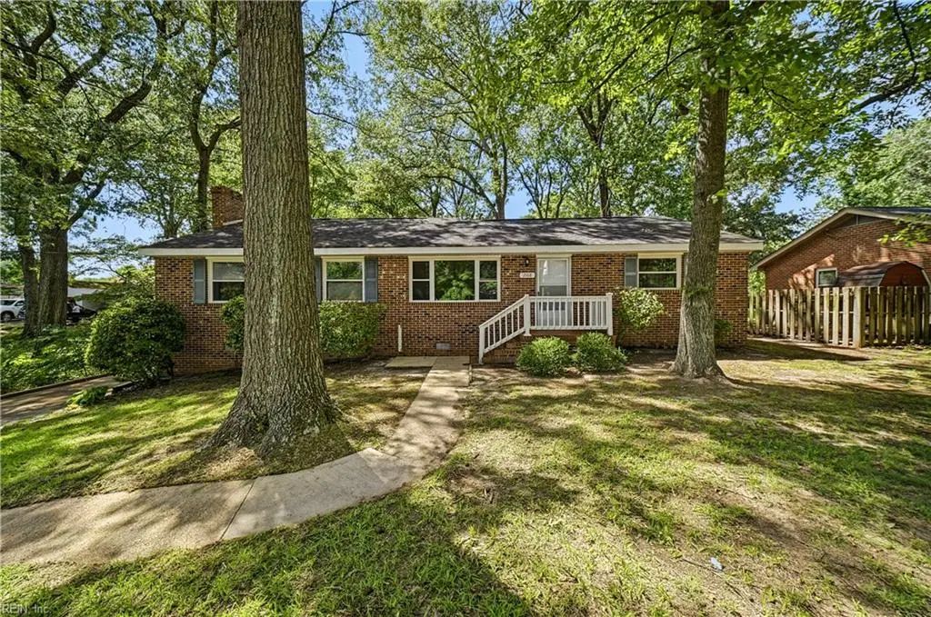 2168 Armada Dr E, Chesapeake