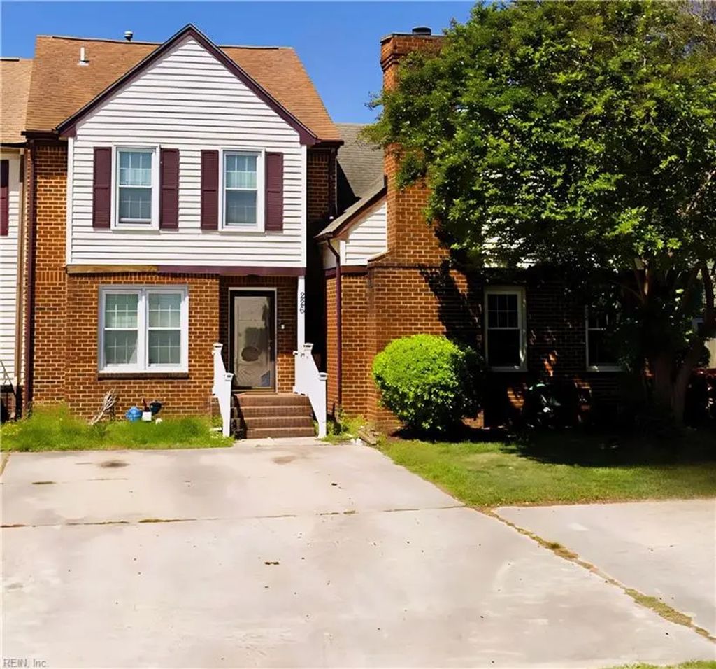 226 Wexford Dr W, Suffolk