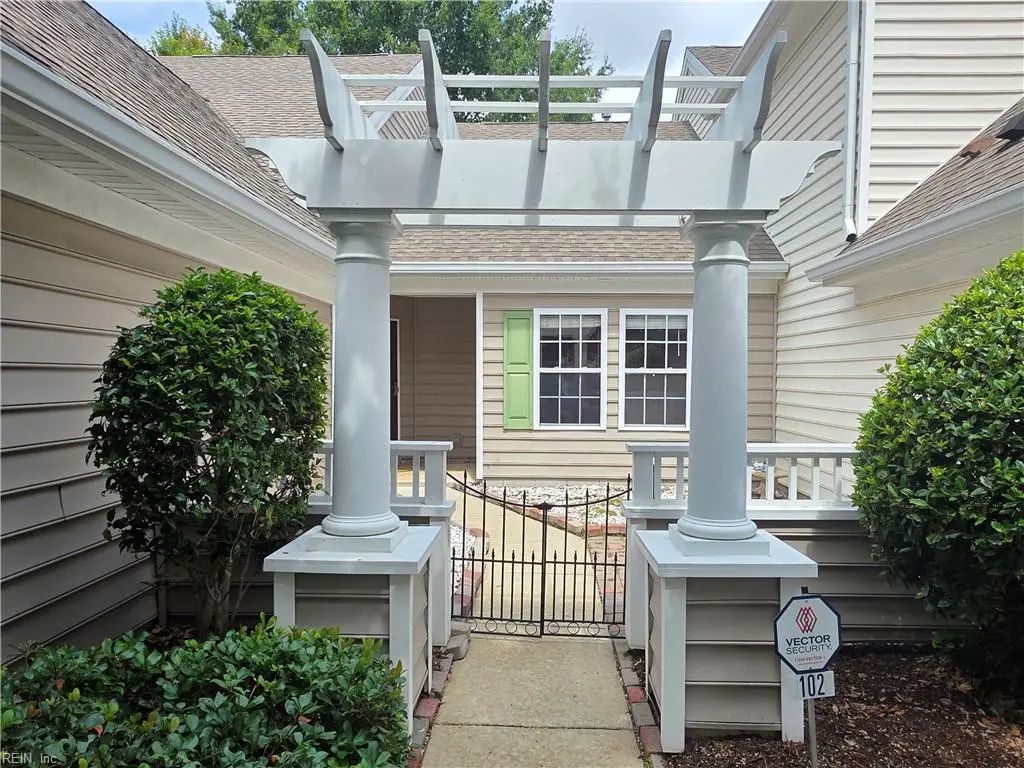 102 Lands End Ln, Isle of Wight County