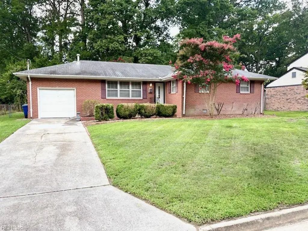 861 Cascade Dr, Newport News