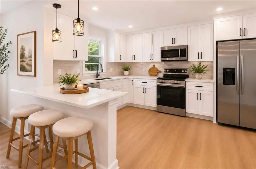82 Lakeside Dr, Newport News