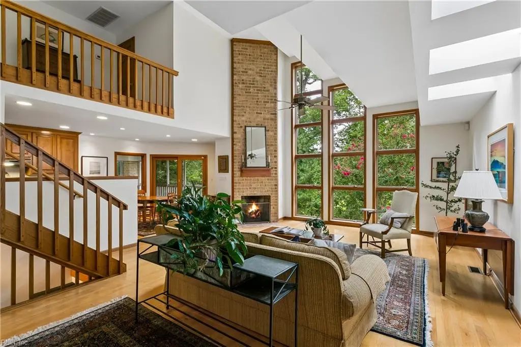 8 The Palisades, Williamsburg