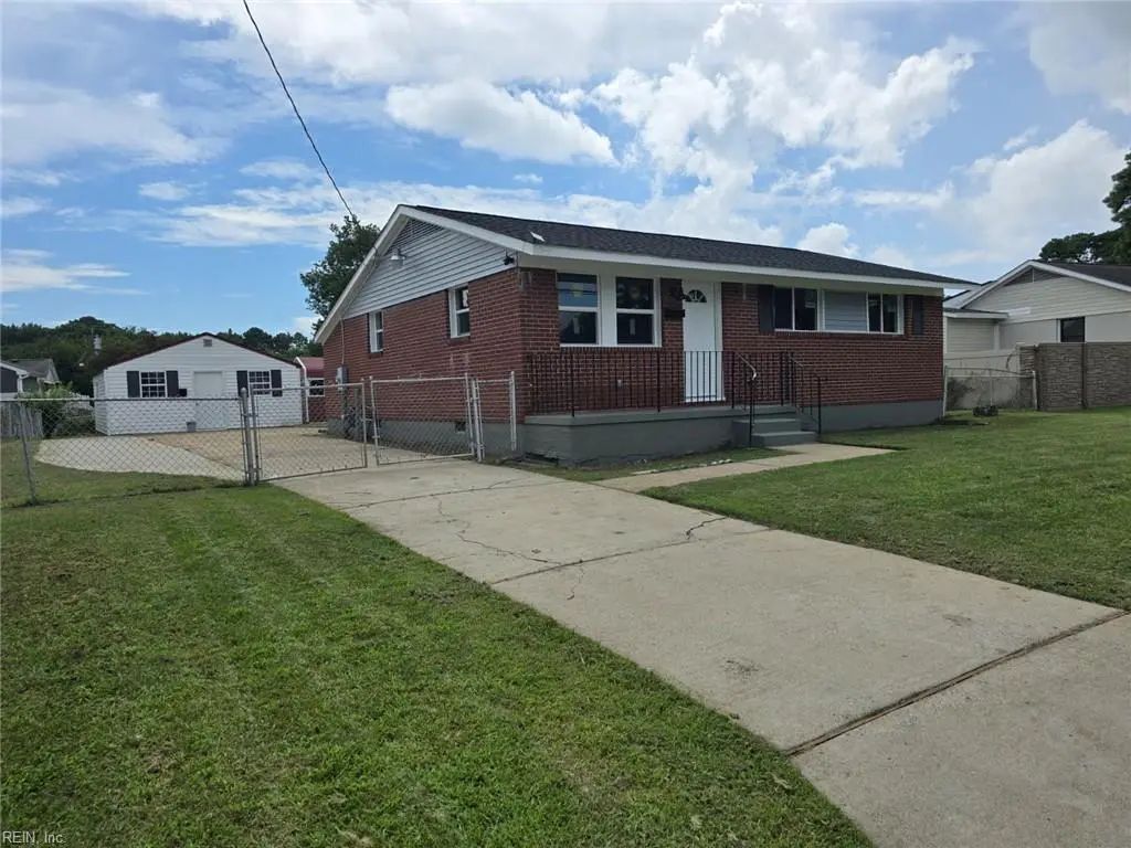 919 Warfield Dr, Portsmouth