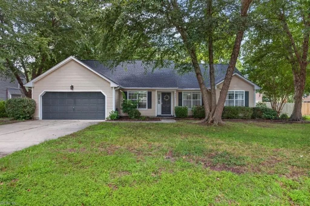 302 Carriage Ct, Suffolk