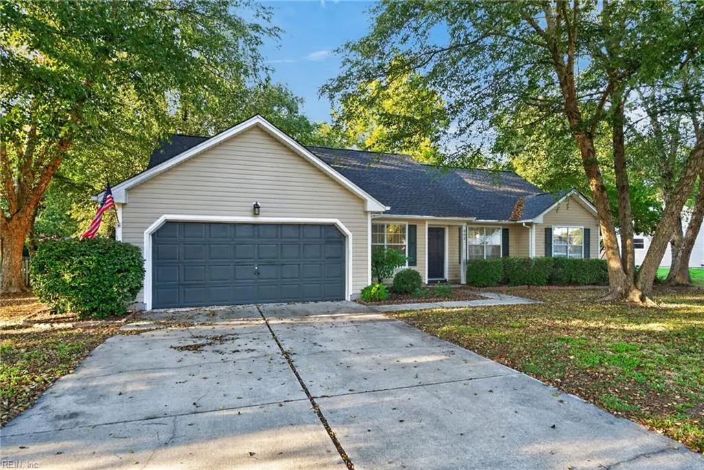 302 Carriage Ct, Suffolk