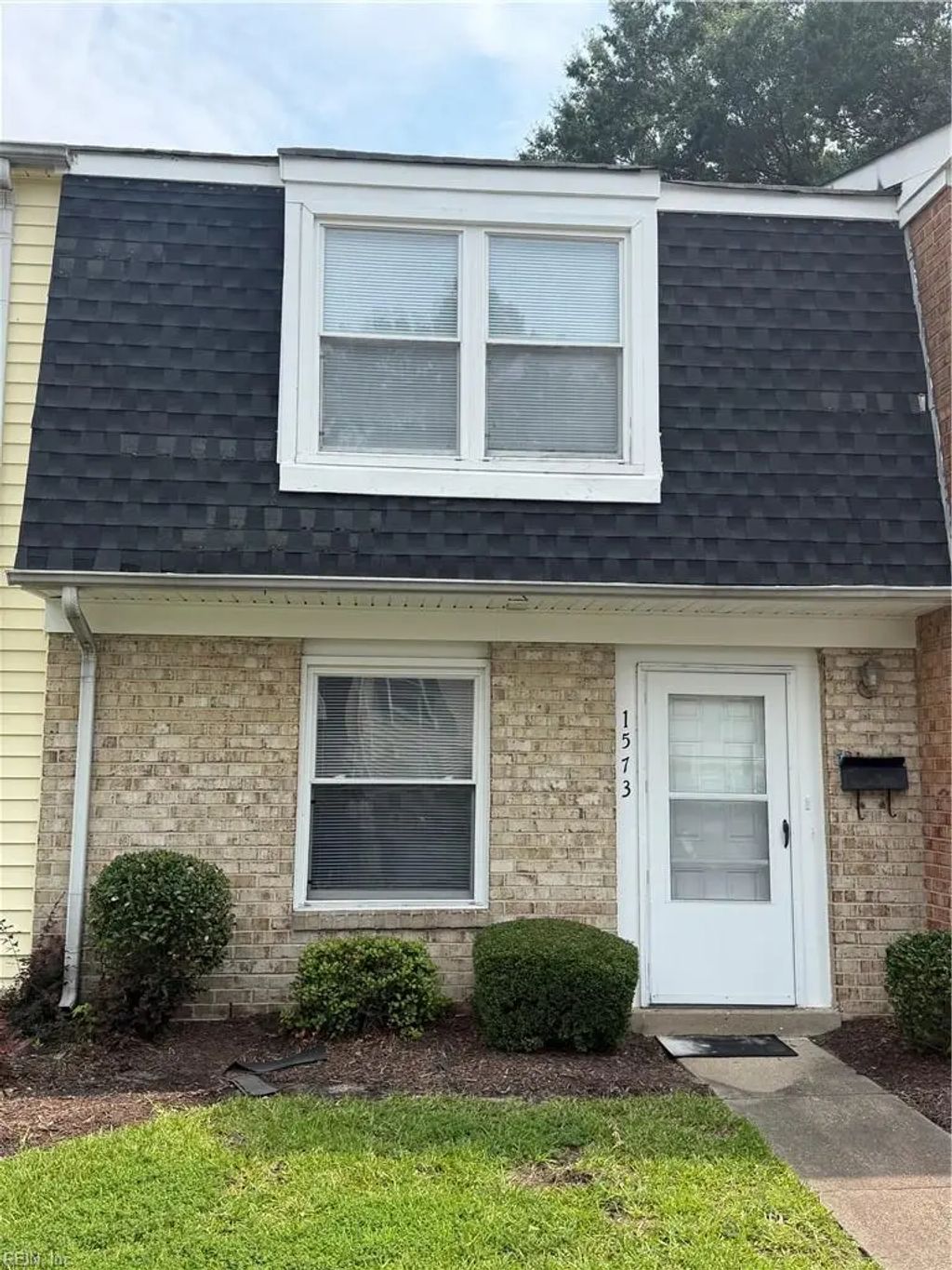 1573 Darren Cir, Portsmouth