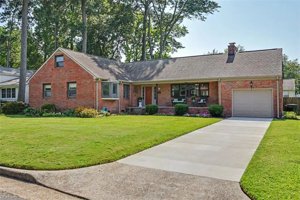 12 Pine Cone Dr, Hampton