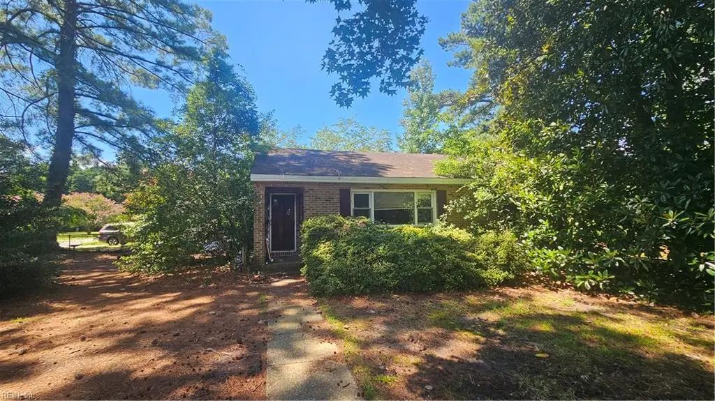864 E Sparrow Rd, Virginia Beach