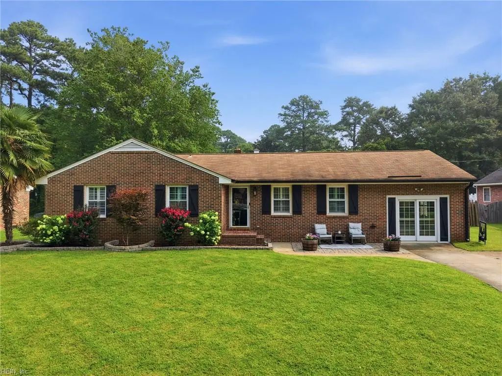 2813 Meadow Wood  E Dr, Chesapeake