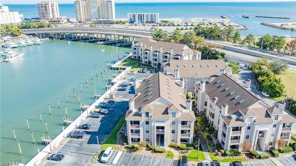 405 Harbour Point Pt, Virginia Beach